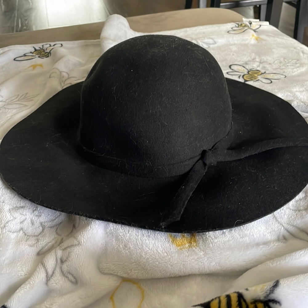 Brandy Melville Hat